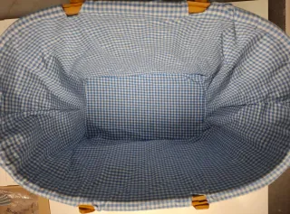 Cesta de picnic de mimbre con forro azul