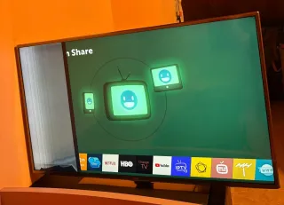 Smart TV LG 47"  Modelo :LG 47LB650V PANTALLA ROTA