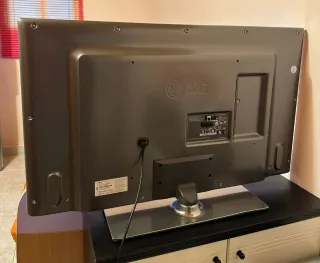 Smart TV LG 47"  Modelo :LG 47LB650V PANTALLA ROTA