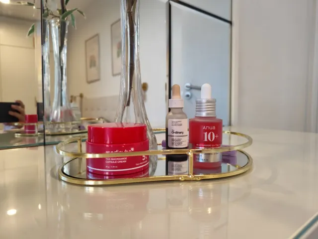 Bandeja decorativa dorada con espejo