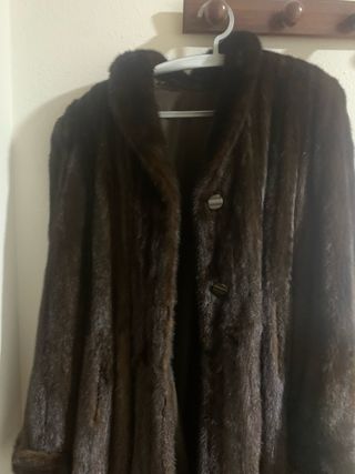 Abrigo de piel marrón