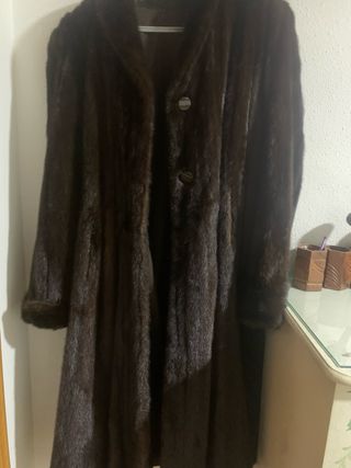 Abrigo de piel marrón