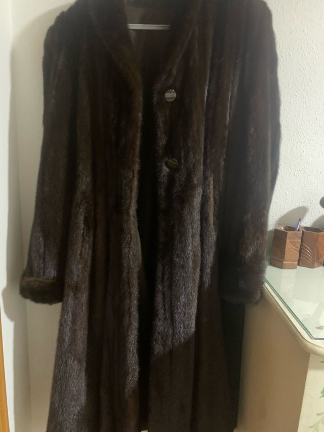 Abrigo de piel marrón