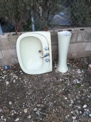 Lavabo vintage beige con pedestal