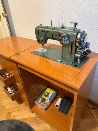 Máquina de coser REFREY Transforma