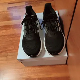 Adidas Pureboost 22 Talla 47 1/3.