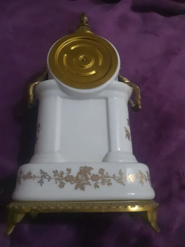 Orologio da tavolo in porcellana e bronzo