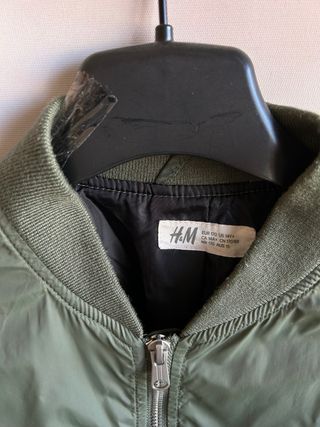 Cazadora bomber H&M verde oliva