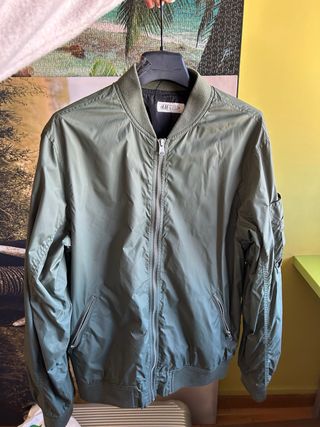 Cazadora bomber H&M verde oliva