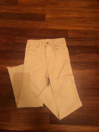 Pantalón campana Stradivarius beige