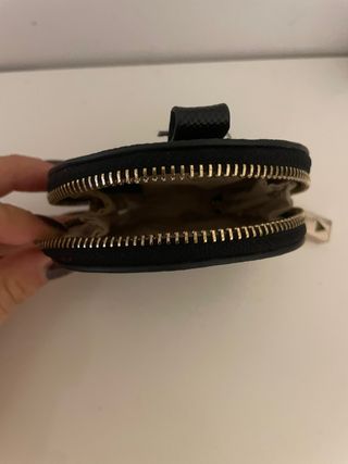 Cartera Guess Negra Redonda