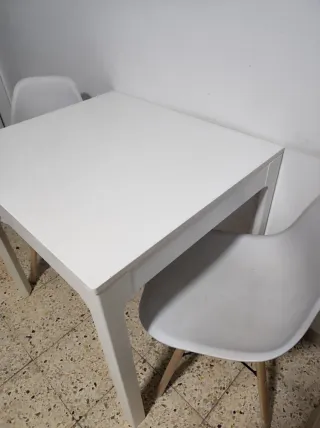 URGE VENDER Mesa extensible con 2 sillas