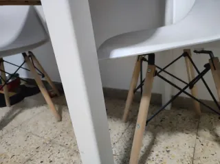 URGE VENDER Mesa extensible con 2 sillas