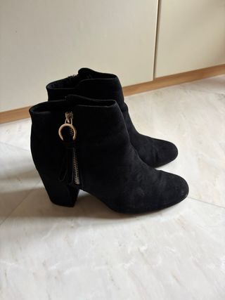 Stivaletti neri Bershka con tacco