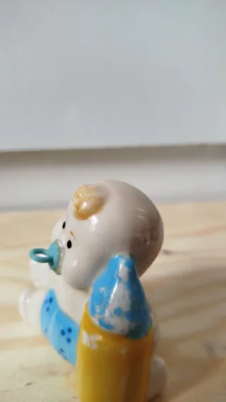 Statuetta Bambino con Biberon Ceramica