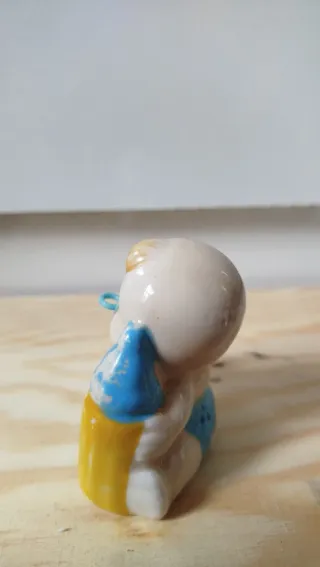 Statuetta Bambino con Biberon Ceramica