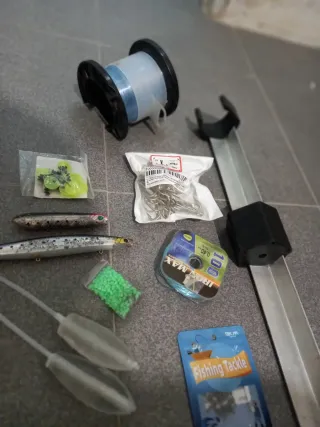 Lote de pesca: señuelos, bombetas y más