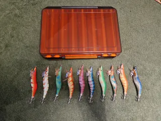 Caja grande + 10 Poteras de pesca