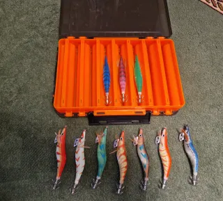 Caja grande + 10 Poteras de pesca