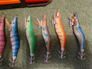 Caja grande + 10 Poteras de pesca