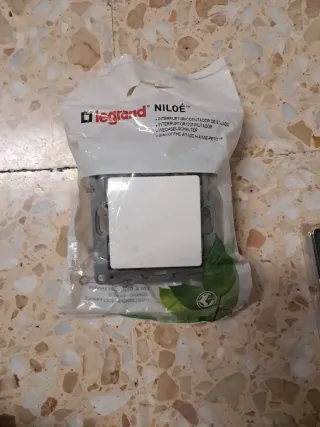 Interruptor Niloé Legrand Blanco