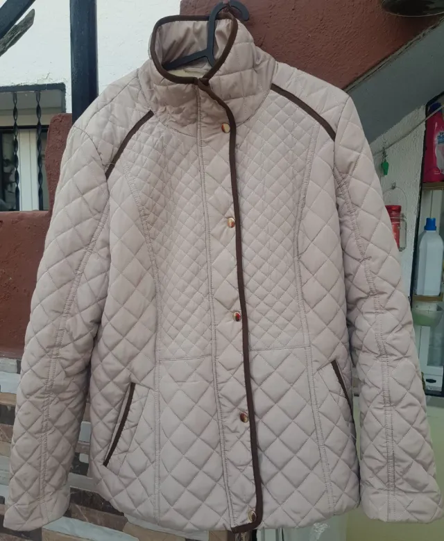Chaqueta acolchada mujer beige