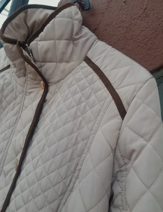 Chaqueta acolchada mujer beige