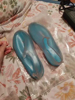 Zapatillas de agua azules