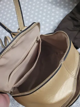 Mochila dorada mujer