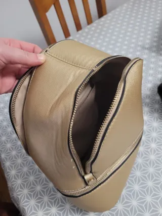 Mochila dorada mujer