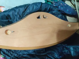 Perchero de madera curvo