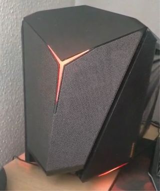 Altavoz Gaming Lenovo con Luces LED Rojas