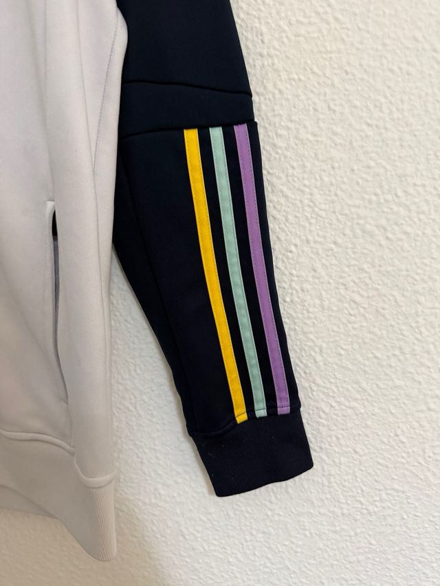 Chaqueta Real Madrid Adidas Oficial 22/23.