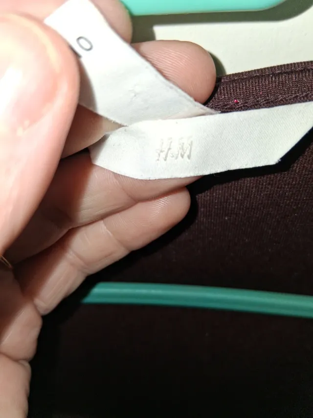 Vestido burdeos brillante manga larga