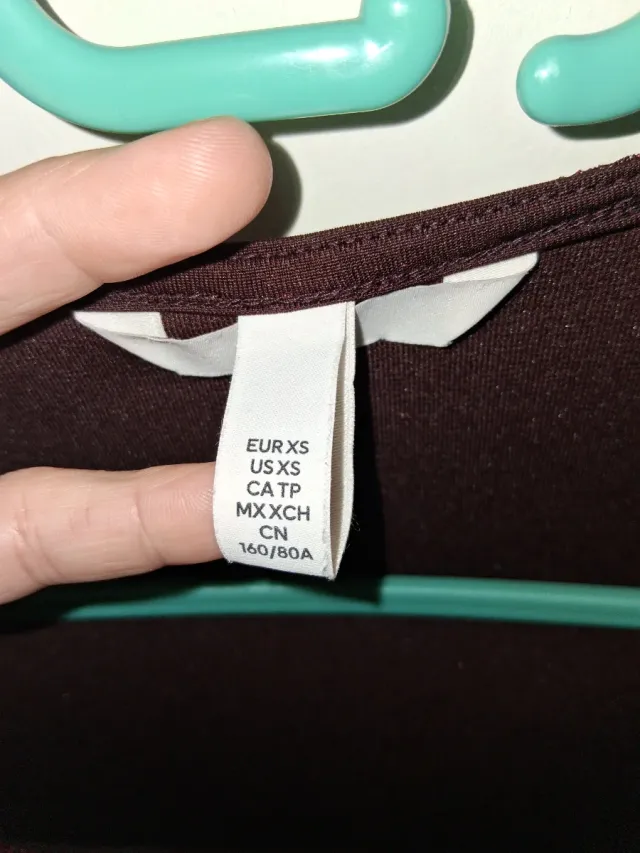 Vestido burdeos brillante manga larga