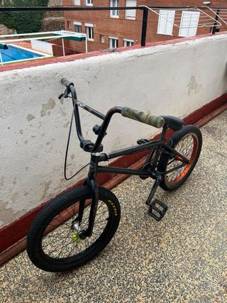 Bicicleta BMX Maxxis como nueva