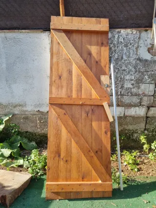 Puerta de madera rústica