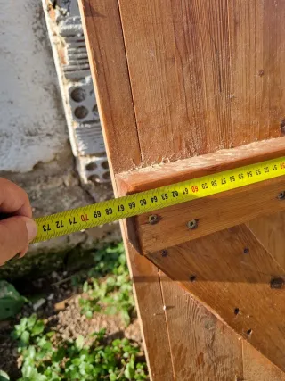 Puerta de madera rústica