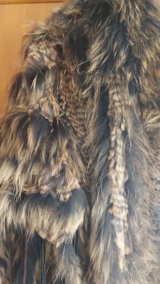 Capa de piel conejo, mofeta y cordero