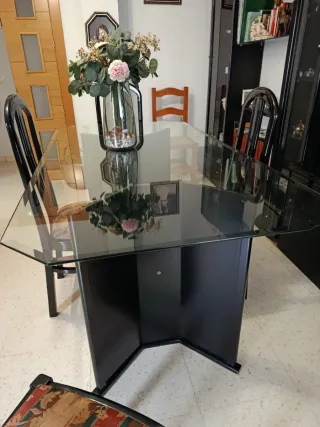 Mesa cristal y madera + 4 sillas. JUNTO o SEPARADO