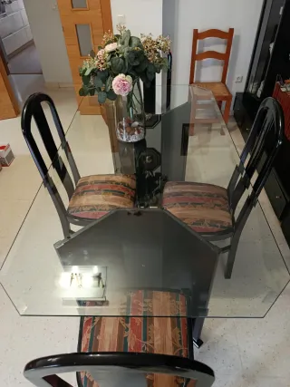 Mesa cristal y madera + 4 sillas. JUNTO o SEPARADO