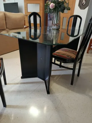 Mesa cristal y madera + 4 sillas. JUNTO o SEPARADO