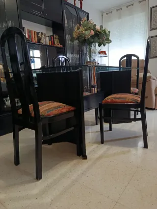 Mesa cristal y madera + 4 sillas. JUNTO o SEPARADO