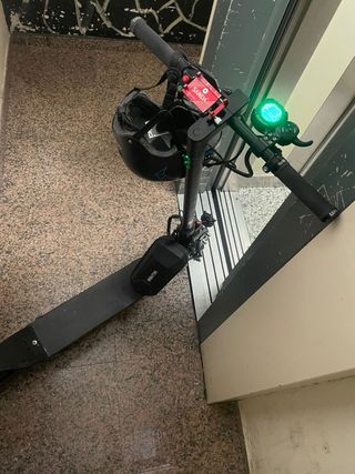 Patinete eléctrico negro acepto cambio