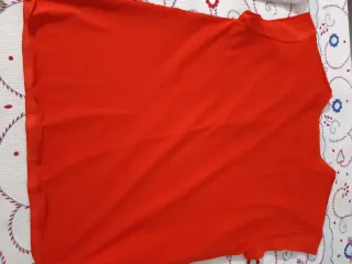 Blusa roja de encaje para mujer