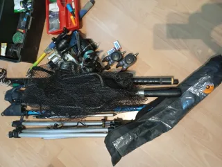 Equipo de pesca con cañas y carrete