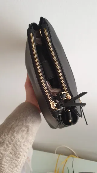 Bolso de hombro Parfois negro y regalo(cosmetica)