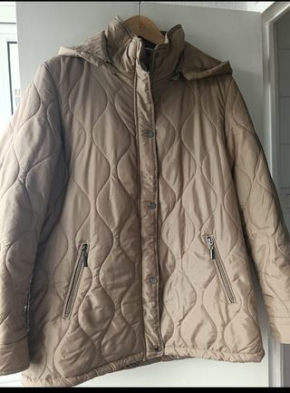Parka camel con capucha