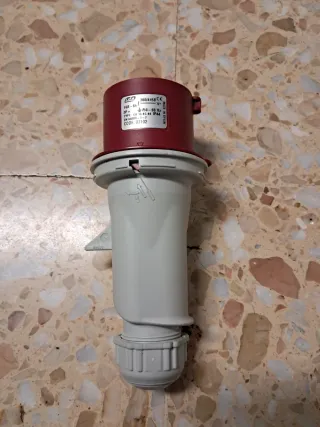 Clavija aérea baja tensión 16A