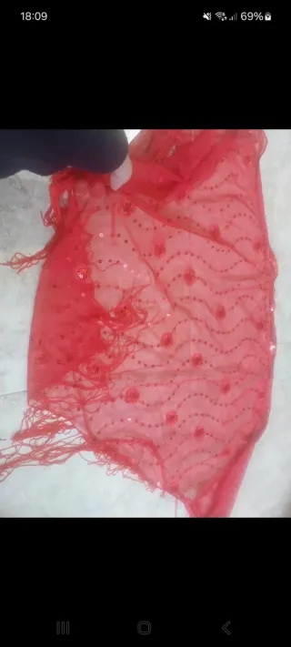 Sciarpa/stola in tulle rosso con paillettes